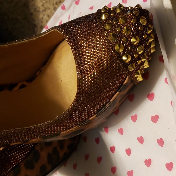 P♡K leopard print & gold spikes super high heels pumps Faris Brzmet sz 7.5 - Picture 3 of 16